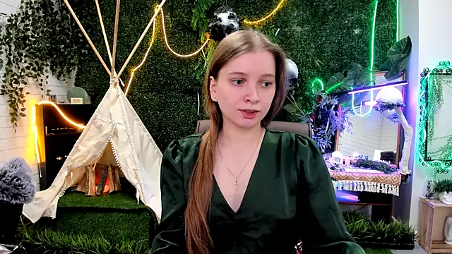 MayaSinabon online show from October 4, 2025, 9:07 am