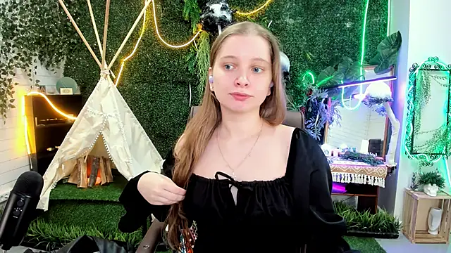 MayaSinabon online show from October 5, 2025, 12:14 pm