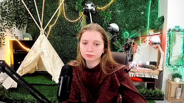 MayaSinabon online show from October 14, 2025, 9:10 am