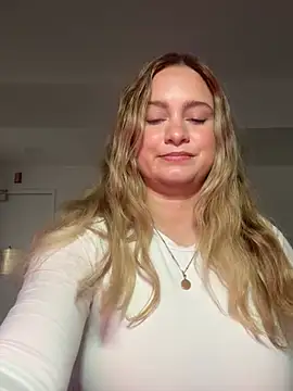 Sophie Raegan online show from March 12, 2026, 7:42 pm