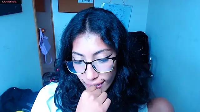 sofia rosse4 online show from April 7, 2026, 7:14 pm