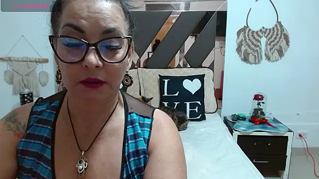 lindaesmeralda online show from January 18, 2025, 12:04 pm