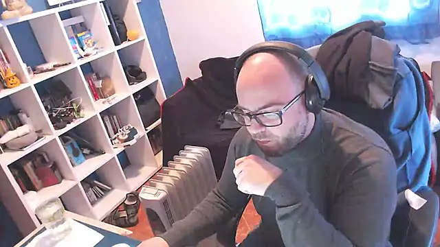 ravingr4d4 online show from February 28, 2025, 1:58 pm