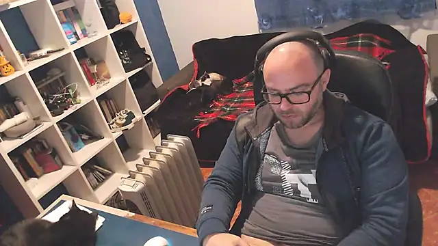 ravingr4d4 online show from February 28, 2025, 10:06 pm