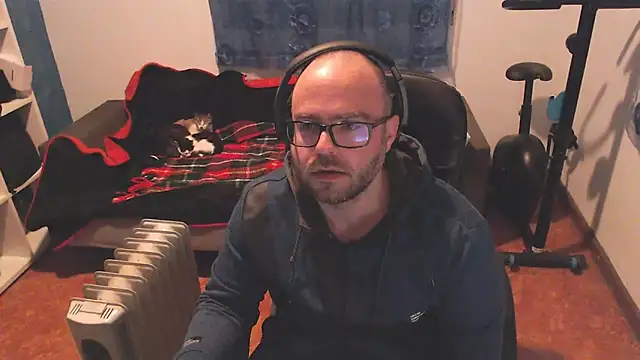 ravingr4d4 online show from March 2, 2025, 10:38 pm