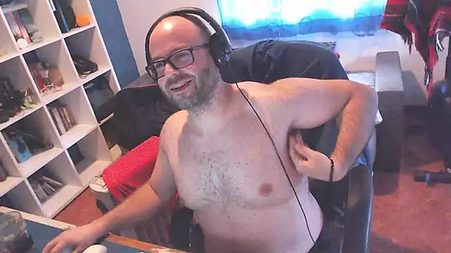 ravingr4d4 online show from March 6, 2025, 3:24 pm