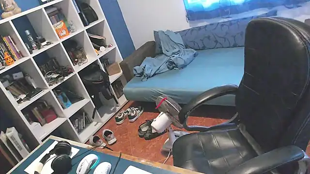 ravingr4d4 online show from September 18, 2025, 8:05 am