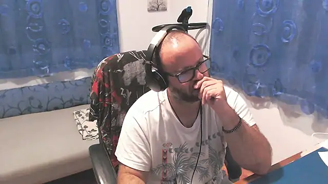 ravingr4d4 online show from October 2, 2025, 10:28 pm