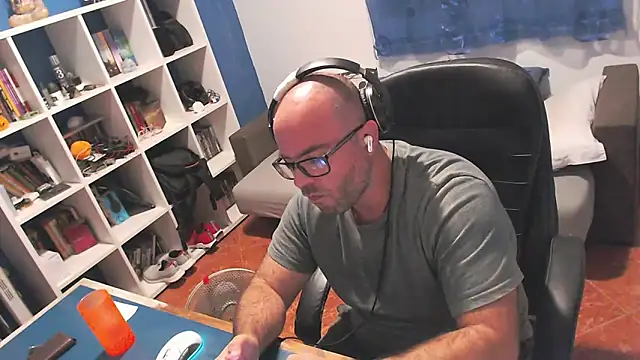 ravingr4d4 online show from October 12, 2025, 7:57 pm