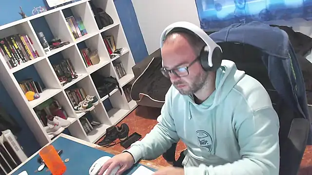 ravingr4d4 online show from November 14, 2025, 11:42 am