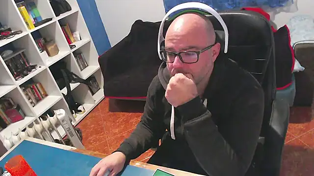 ravingr4d4 online show from December 17, 2025, 10:16 pm