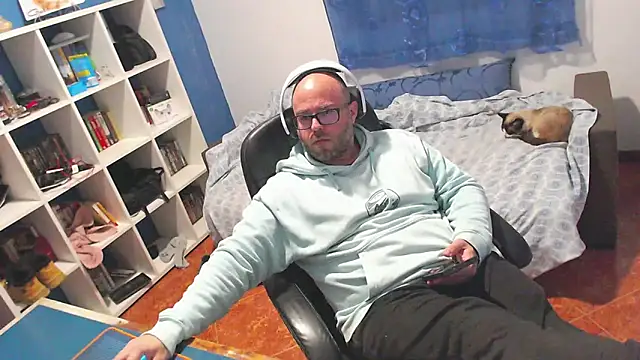 ravingr4d4 online show from February 6, 2026, 12:04 am