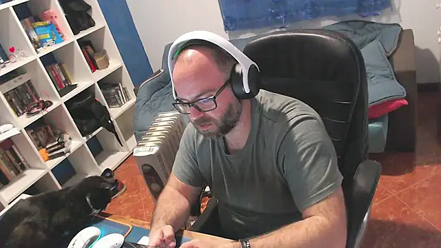 ravingr4d4 online show from March 25, 2026, 9:32 pm