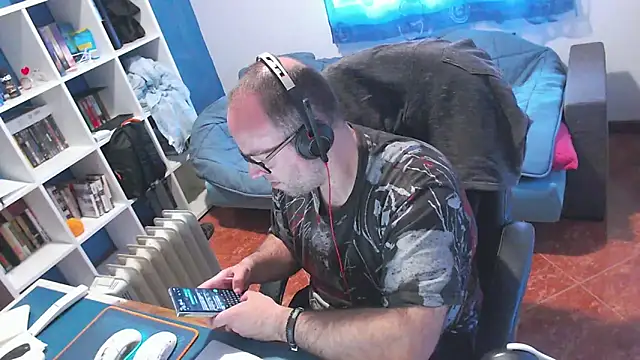 ravingr4d4 online show from April 1, 2026, 8:48 am