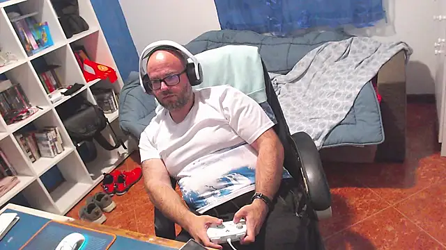 ravingr4d4 online show from May 12, 2026, 9:12 pm