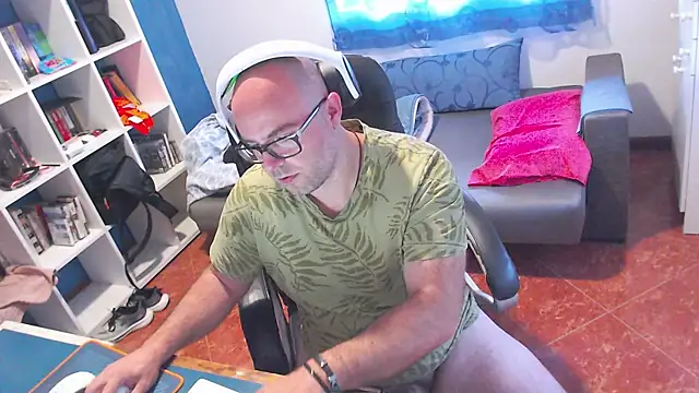 ravingr4d4 online show from May 21, 2026, 10:33 am