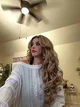 Snapshot of RoxxyDallas chatting on December 6, 2024, 11:25 pm RoxxyDallas online show from December 6, 2024, 11:25 pm