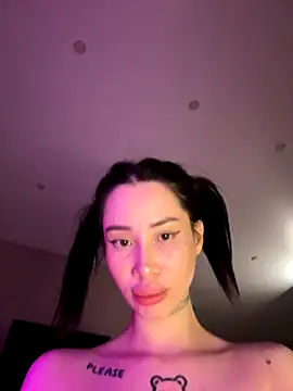 Yunasi online show from November 3, 2025, 1:34 pm