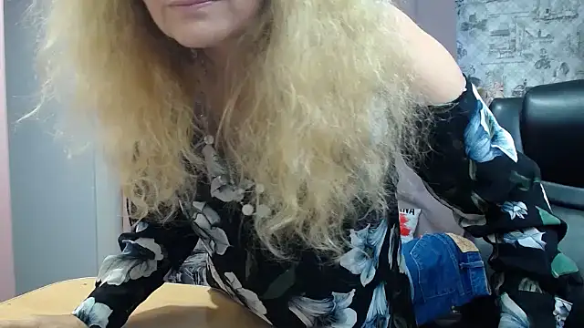 Helen1974 online show from October 18, 2025, 11:33 am