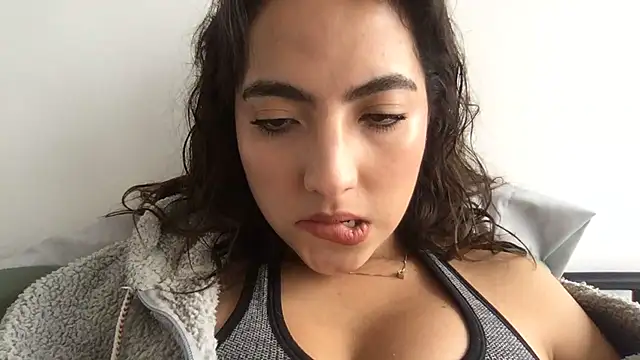 Snapshot of Sophi__a chatting on April 19, 2026, 7:38 pm Sophi a online show from April 19, 2026, 7:38 pm