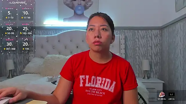 sexylaurita online show from April 8, 2026, 11:32 am