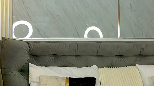 MiaCharm online show from April 2, 2026, 10:18 pm