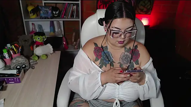 juliette rd online show from November 22, 2025, 7:57 pm