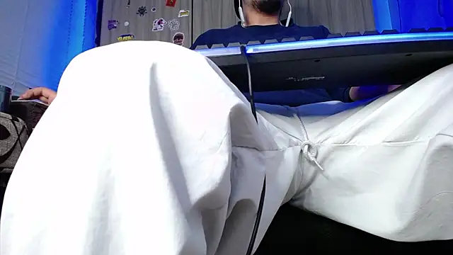 zacwatson  online show from January 29, 2025, 8:08 am