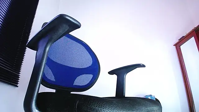 zacwatson  online show from March 12, 2026, 10:27 pm