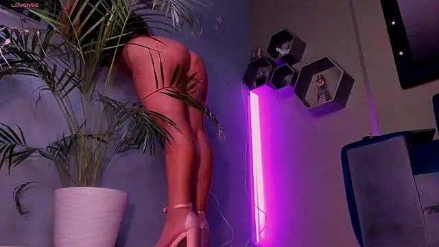 Snapshot of Sussy_Bell01 chatting on February 10, 2025, 11:02 pm Sussy Bell01 online show from February 10, 2025, 11:02 pm