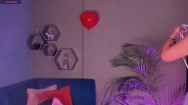 Snapshot of Sussy_Bell01 chatting on February 20, 2025, 6:02 pm Sussy Bell01 online show from February 20, 2025, 6:02 pm