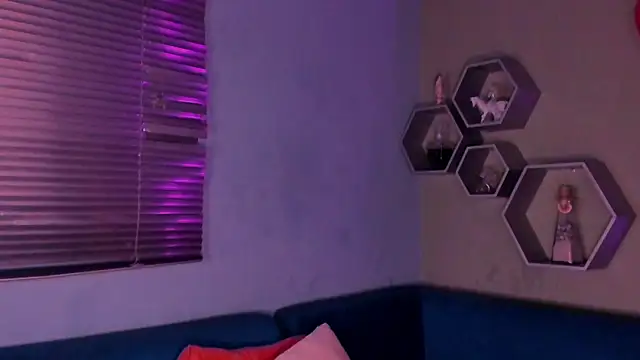 Snapshot of Sussy_Bell01 chatting on February 26, 2025, 12:05 am Sussy Bell01 online show from February 26, 2025, 12:05 am