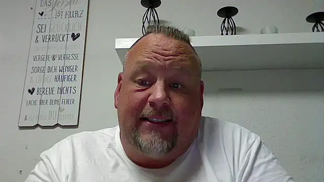 Snapshot of pimmelmann3 chatting on May 4, 2026, 7:32 pm pimmelmann3 online show from May 4, 2026, 7:32 pm