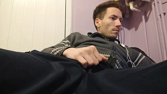  Hocthus  online show from February 5, 2025, 5:09 pm