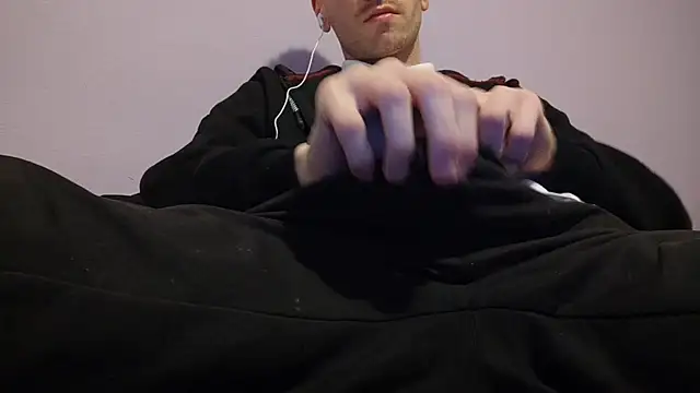  Hocthus  online show from February 9, 2025, 6:37 pm