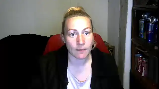 wLESLYMOSw online show from April 17, 2026, 6:33 pm