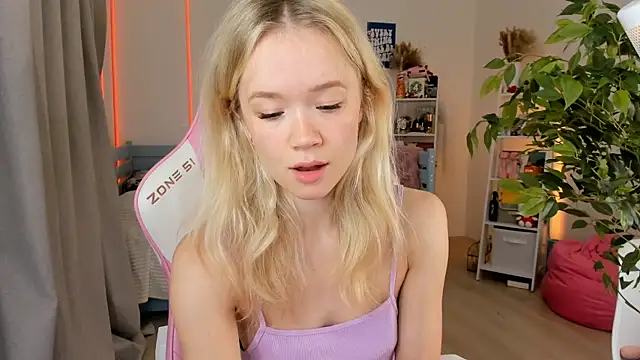 Lily Young online show from October 23, 2025, 4:23 am