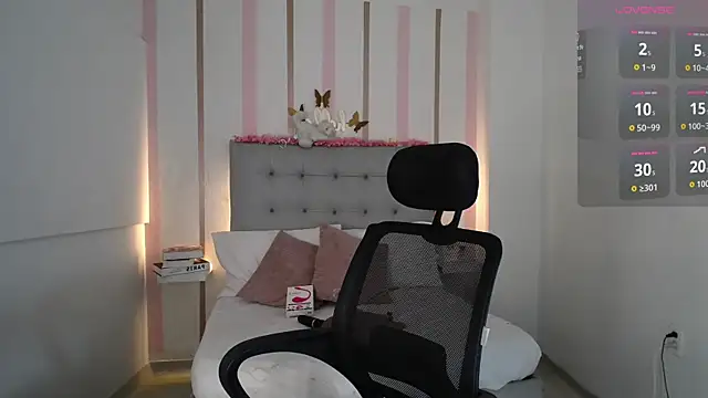 Mariana Rojas online show from October 16, 2025, 6:03 am