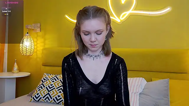 lessysweety online show from October 16, 2025, 3:18 am