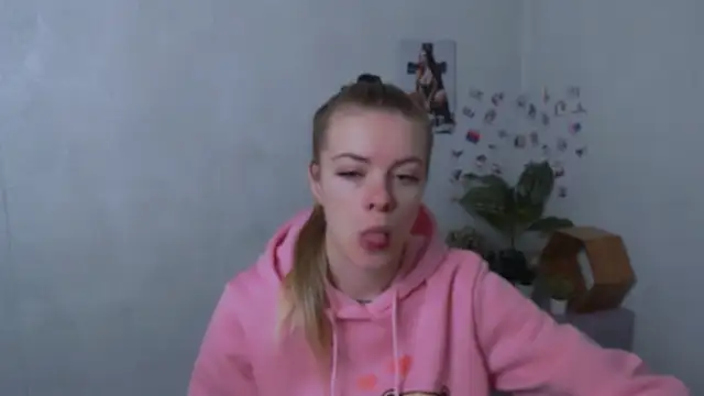 AliceFlirtt  online show from December 1, 2025, 8:30 am