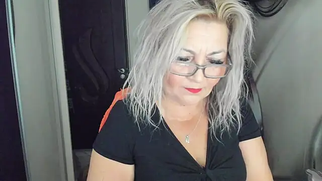 Snapshot of IryshAlice chatting on October 3, 2025, 12:51 am IryshAlice online show from October 3, 2025, 12:51 am