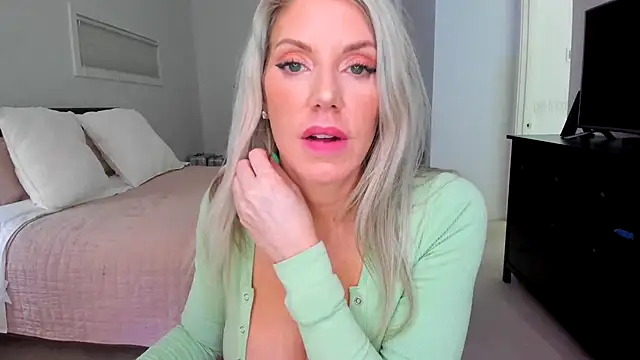 Kymmmy online show from March 13, 2025, 7:39 pm