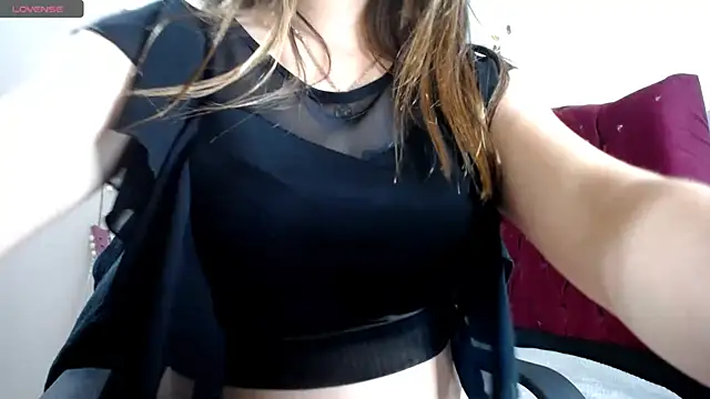 Snapshot of Luna_girlhot_ chatting on December 18, 2024, 7:19 pm Luna girlhot  online show from December 18, 2024, 7:19 pm