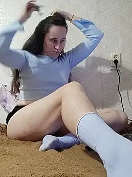 emeli moon online show from November 6, 2025, 6:20 pm