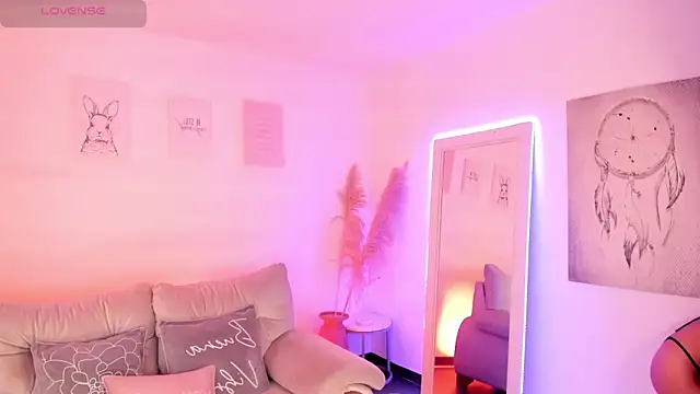 Misslinda  online show from January 7, 2026, 9:28 pm