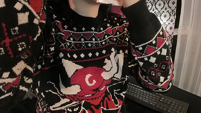 Adeelinee online show from December 18, 2025, 8:04 pm