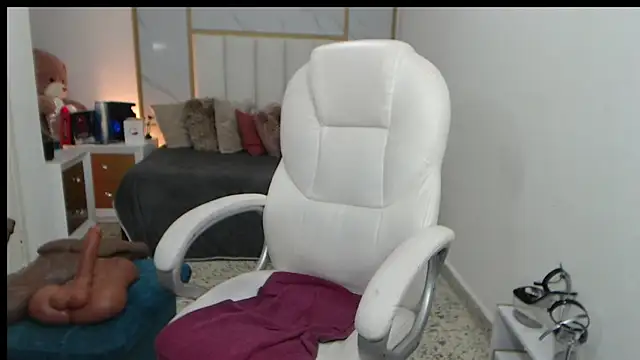 annita cooper  online show from February 12, 2025, 6:51 pm