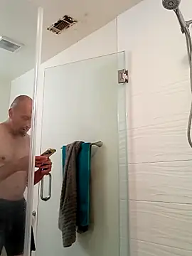 El Gizmo online show from March 2, 2025, 7:45 pm