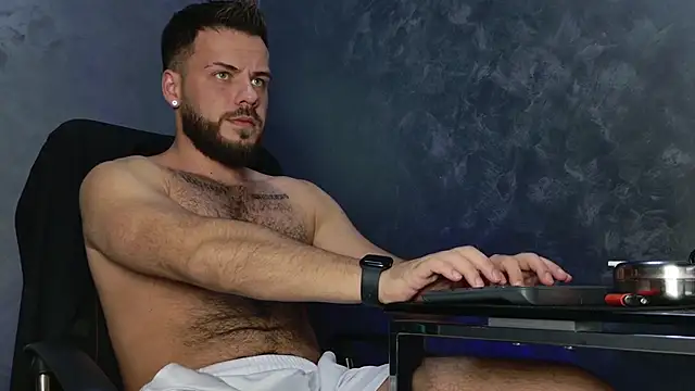 juliusmasters online show from December 5, 2025, 7:54 pm