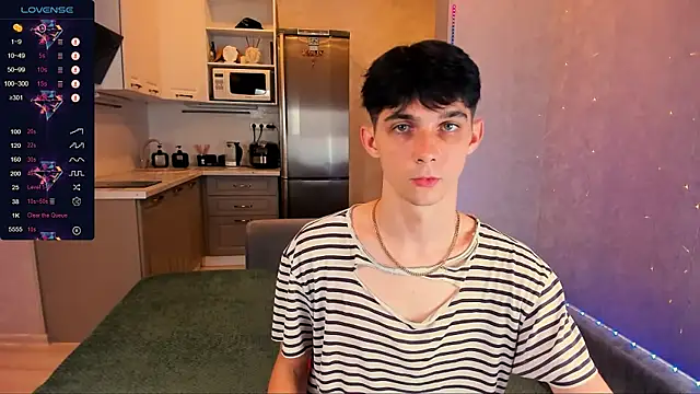 Snapshot of Aaron_Boom chatting on September 22, 2025, 12:23 am Aaron Boom online show from September 22, 2025, 12:23 am